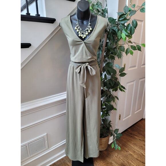 Caralyn Mirand The Drop Jumpsuit Women Large Green Wide Leg Belted V Neck Outfit - Picture 2 of 16